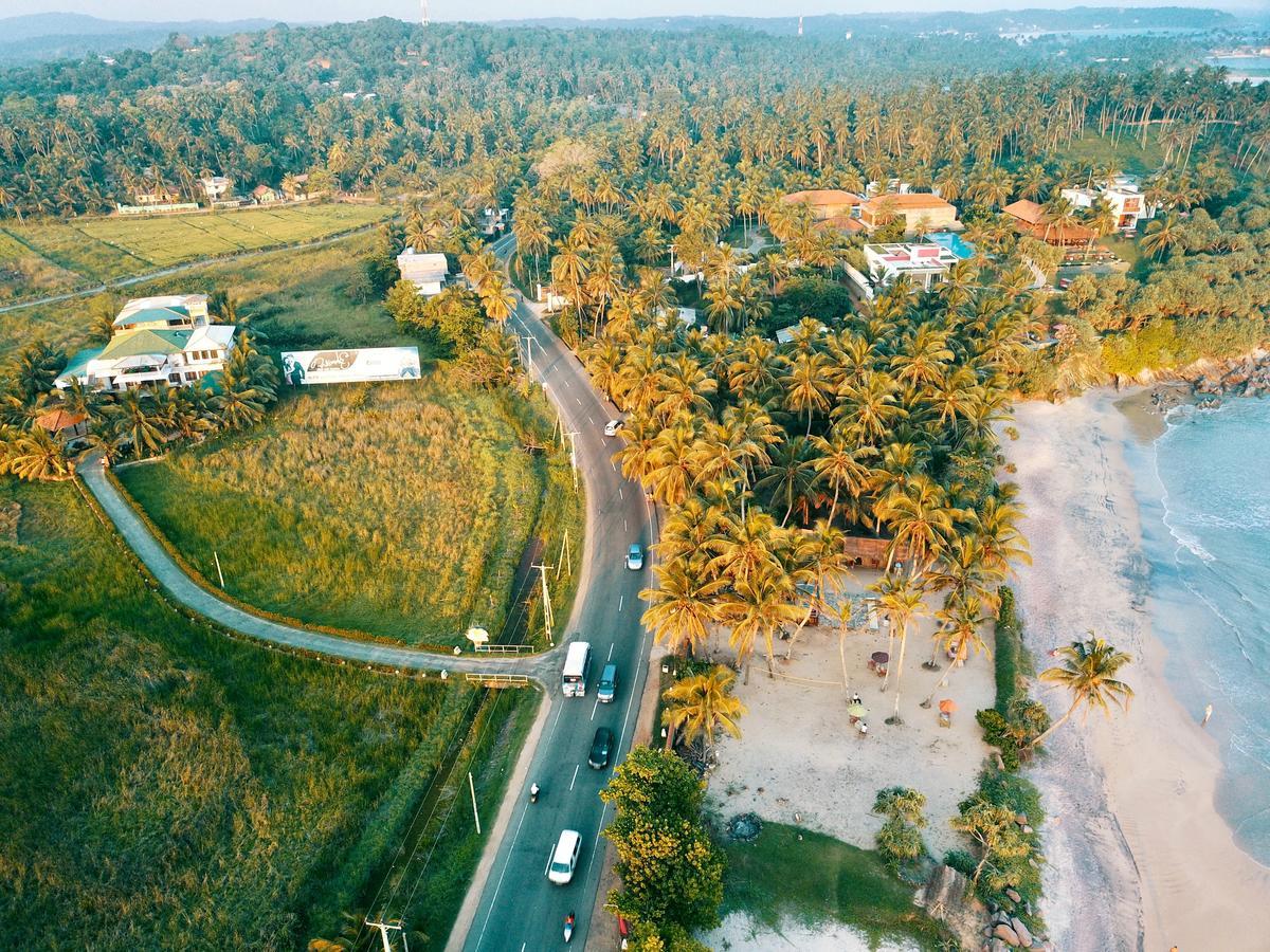 Island House Hotell Dikwella Exteriör bild